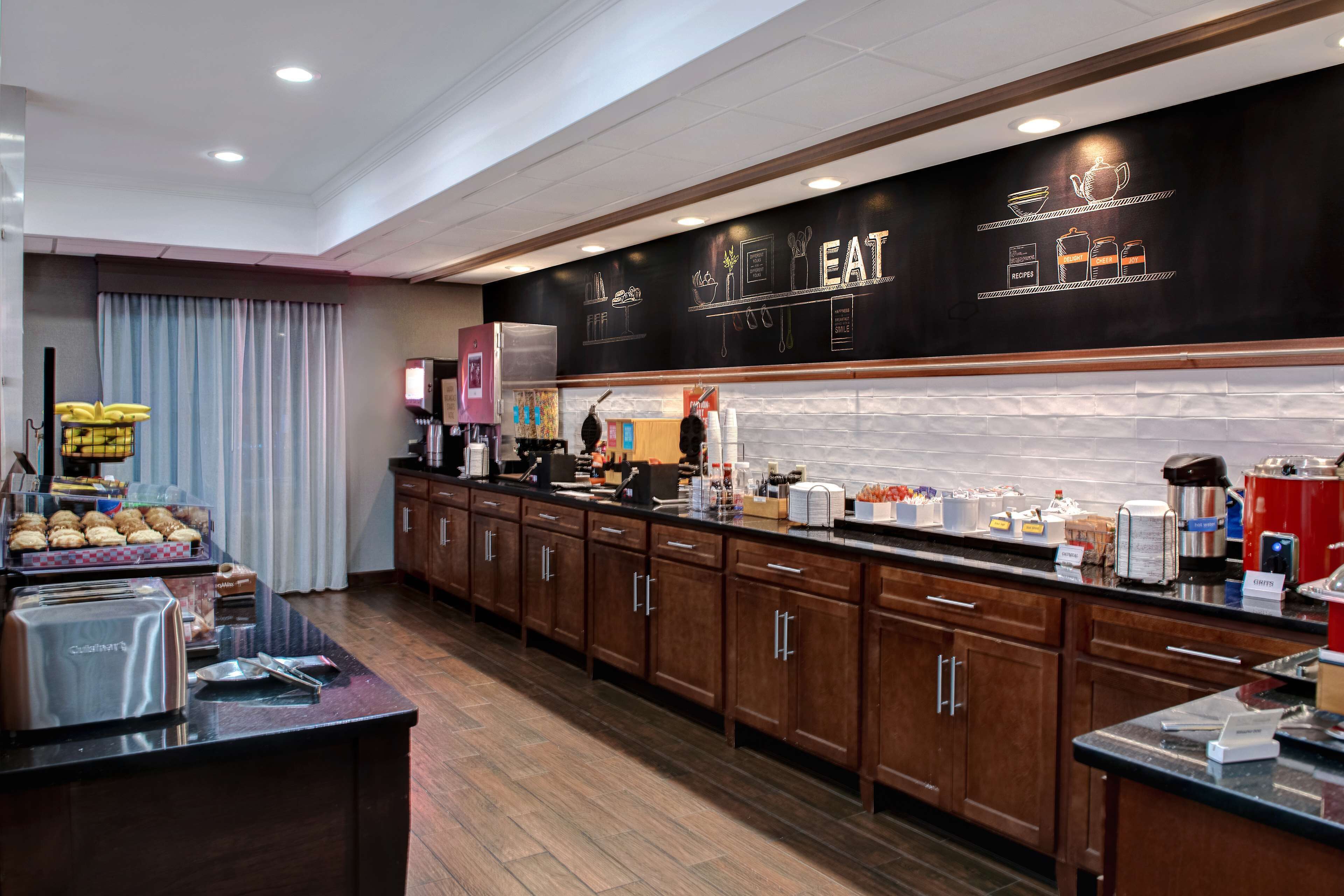 free daily continental breakfast