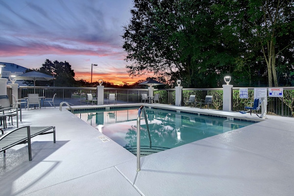 Außenpool (je nach Saison geöffnet)