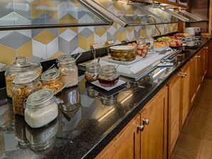 Breakfast buffet - Hyatt Place North Raleigh-Midtown (Raleigh)