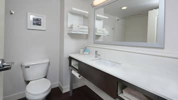 Kombinasi shower/bathtub dan perlengkapan kamar mandi ramah lingkungan