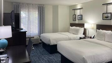 Habitación estándar doble, 2 camas dobles, no fumadores | Escritorio, cortinas opacas, tabla de planchar con plancha