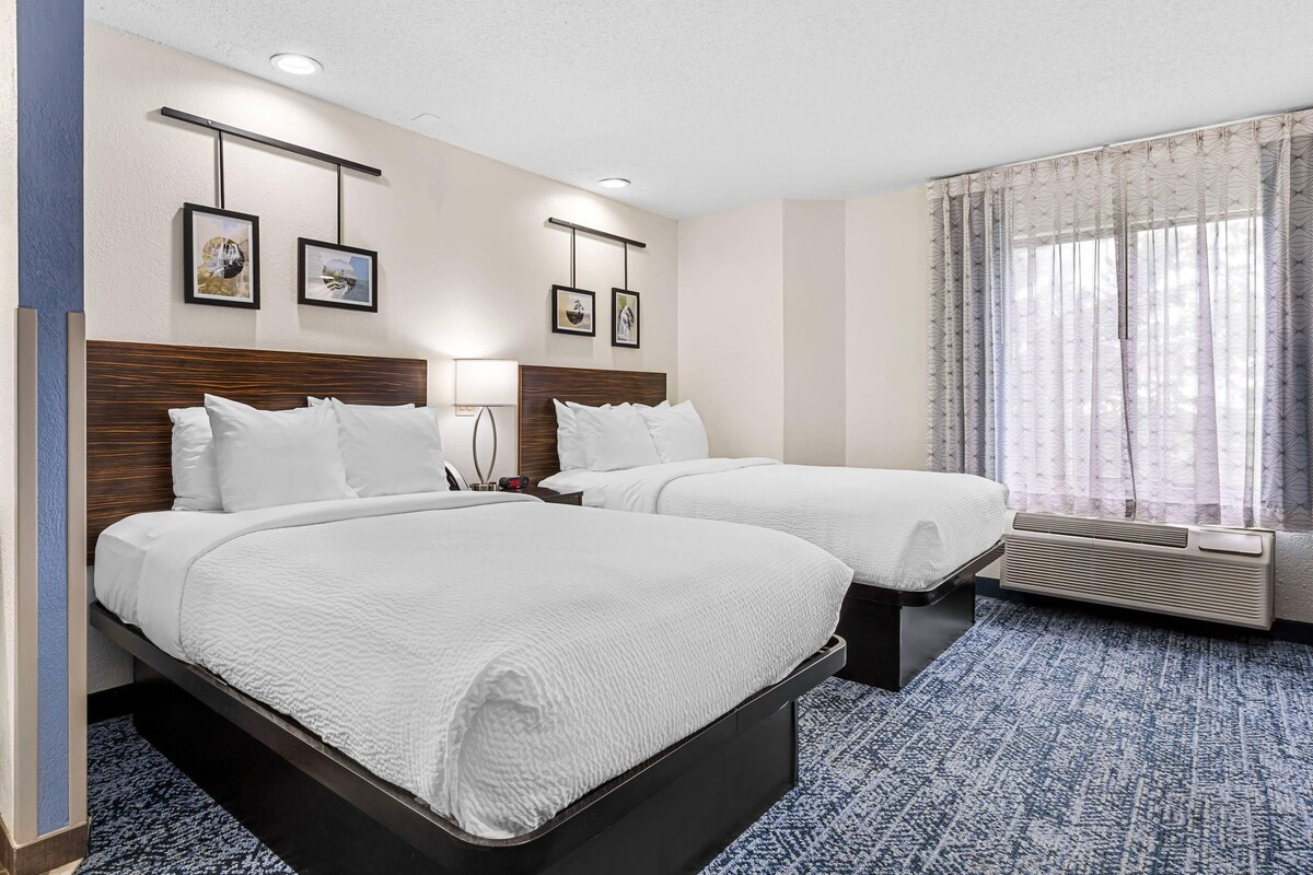 Standard Double Room, 2 Double Beds, Non Smoking | Desk, blackout drapes, iron/ironing board, cribs (free)
