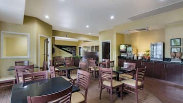 Desayuno completo incluido todos los días