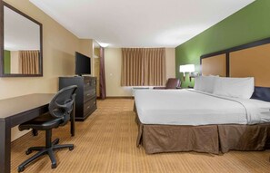 Studio, 1 King Bed, Non Smoking | Pillowtop beds, desk, laptop workspace, free WiFi - Extended Stay America Select Suites - Columbus - Worthington (Columbus)