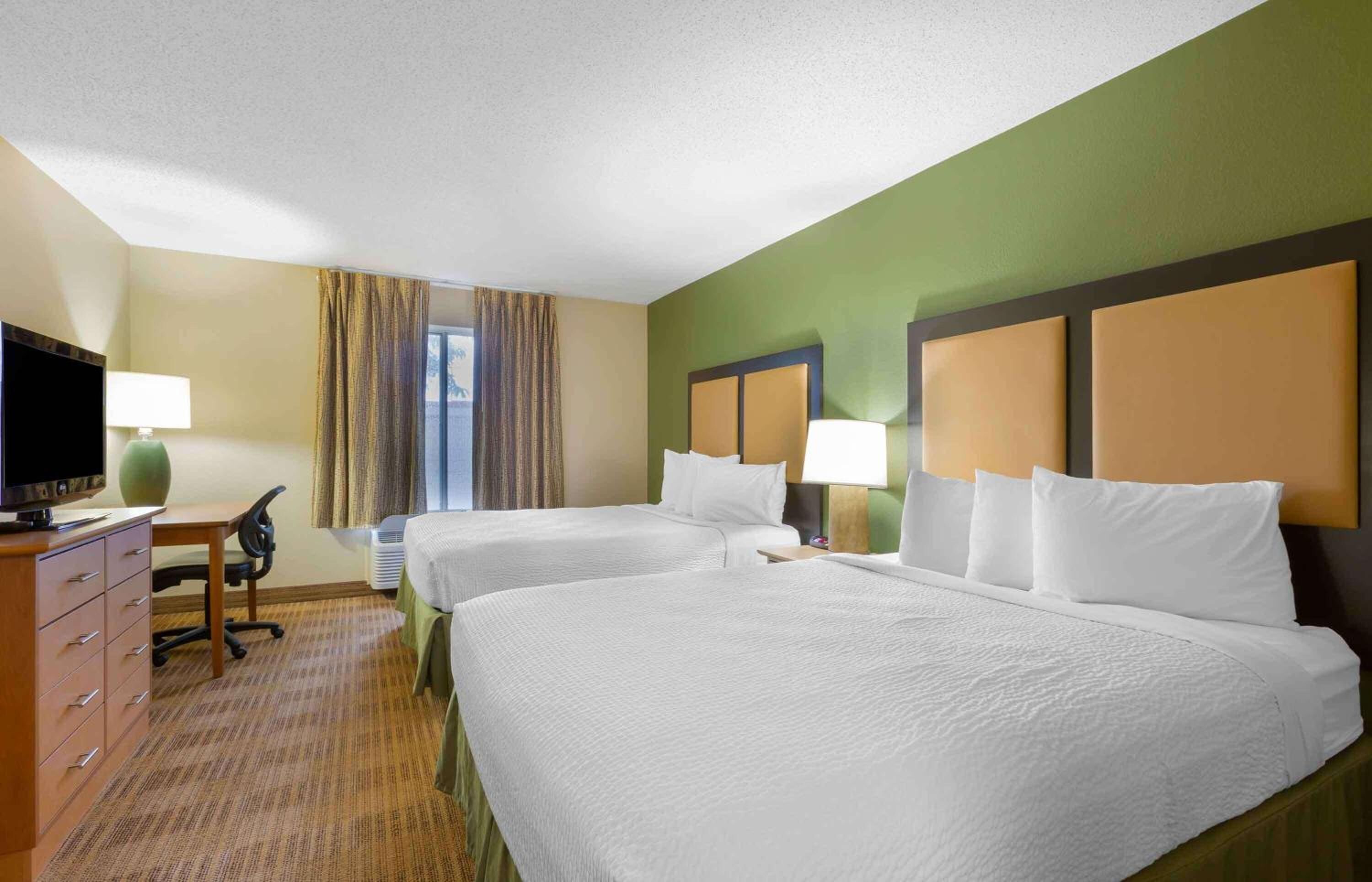 Habitación, 2 camas Queen size, para no fumadores, cocina | Escritorio, tabla de planchar con plancha y wifi gratis 