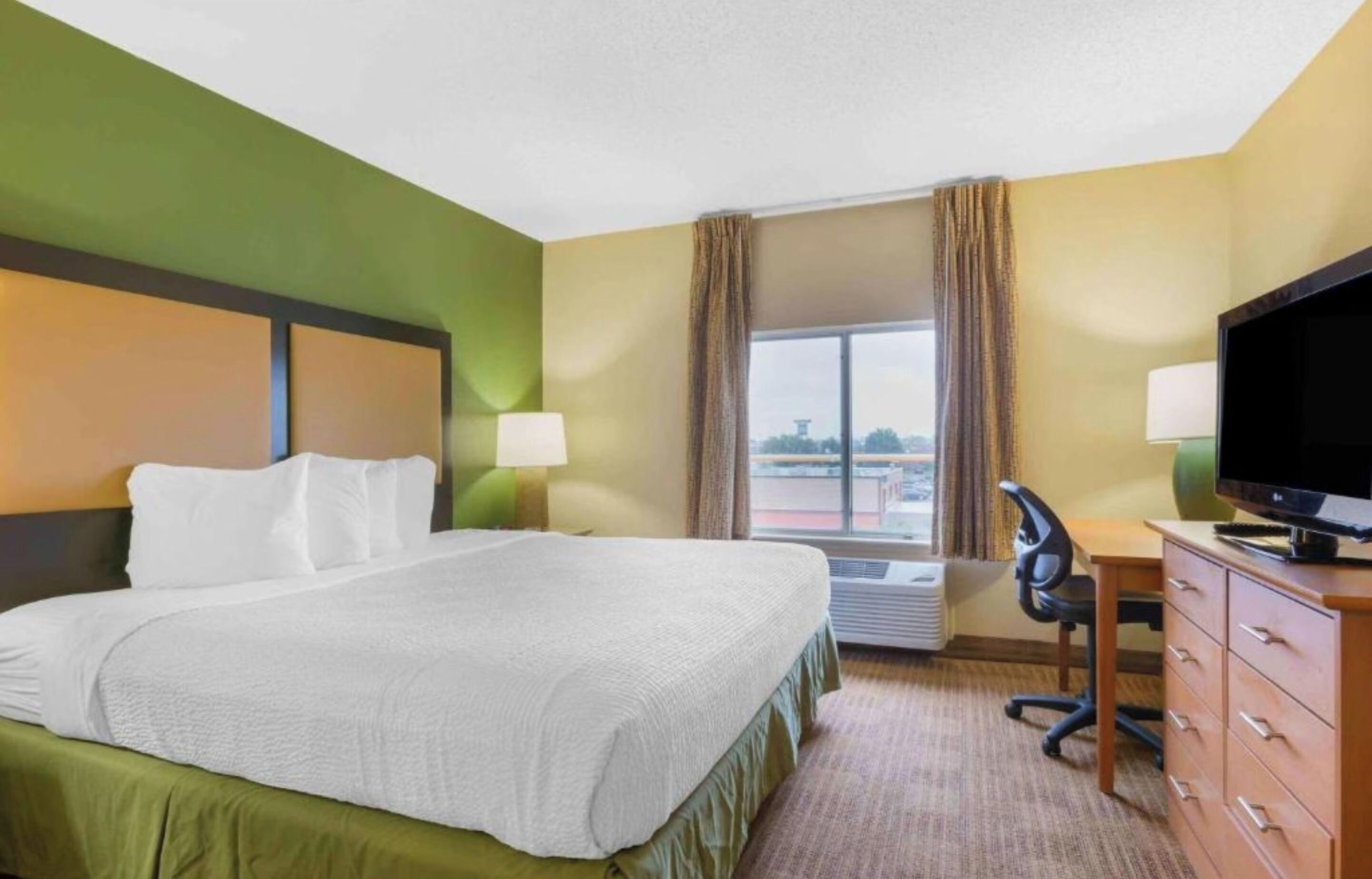 Desk, iron/ironing board, free WiFi, bed sheets