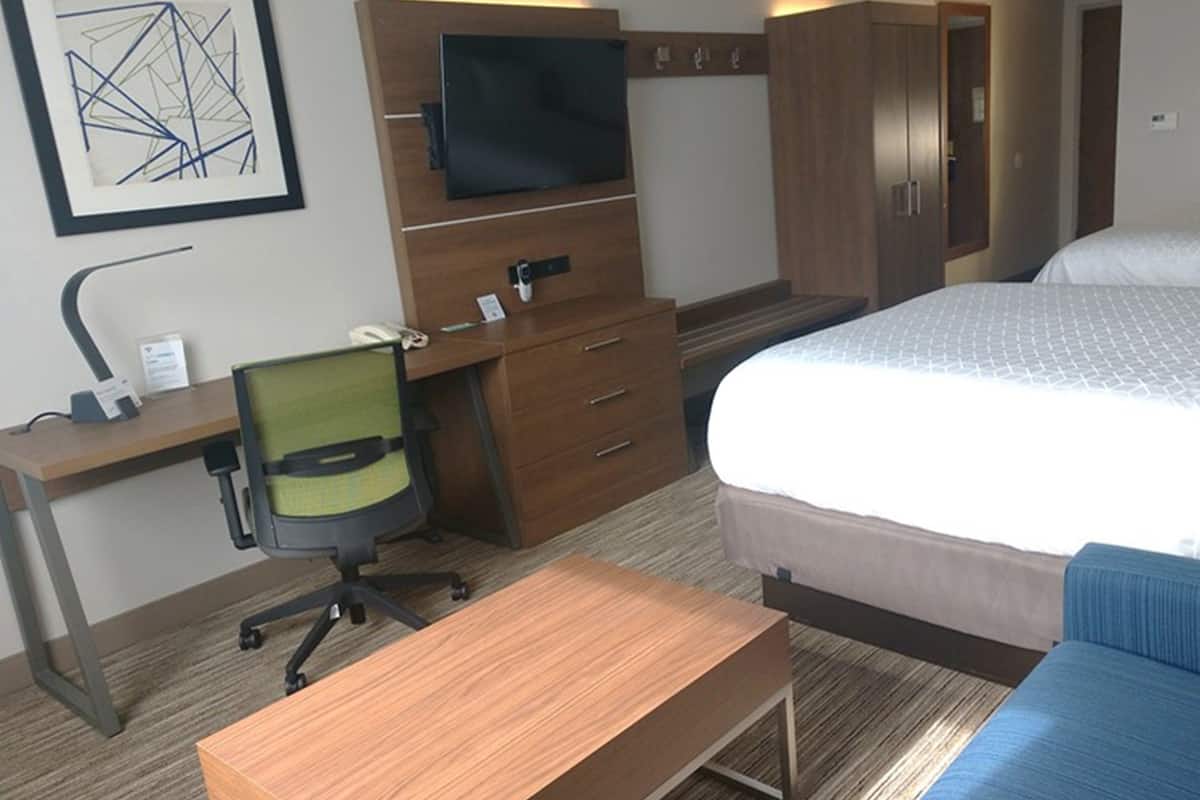 Standard Room, Multiple Beds | Individually decorated, individually furnished, desk, laptop workspace