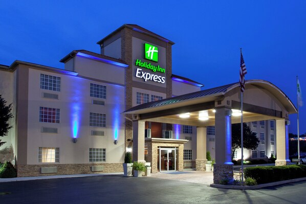 A Holiday Inn Express hotel with a covered entrance, a flagpole, and a well-lit facade. - Holiday Inn Express Murrysville - Delmont by IHG (Delmont)