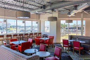 Café da manhã completo grátis