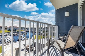 โต๊ะทำงาน, พื้นที่ทำงานแบบใช้แล็ปท็อป, เตารีด/โต๊ะรีดผ้า