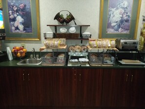 Free daily continental breakfast 