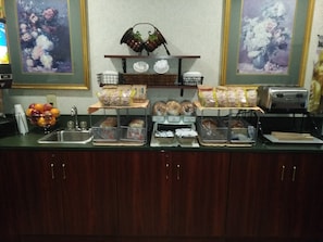 Free daily continental breakfast