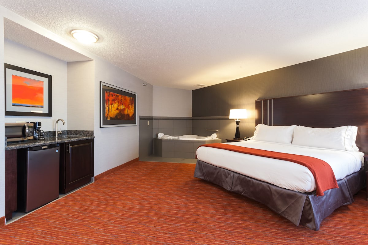 Suite, 1 King Bed, Accessible (Mobility) | Desk, blackout drapes, iron/ironing board, free cribs/infant beds