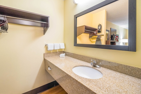 Amenidades de baño gratuitas, secadora de cabello, toallas, jabón