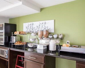 Free continental breakfast 