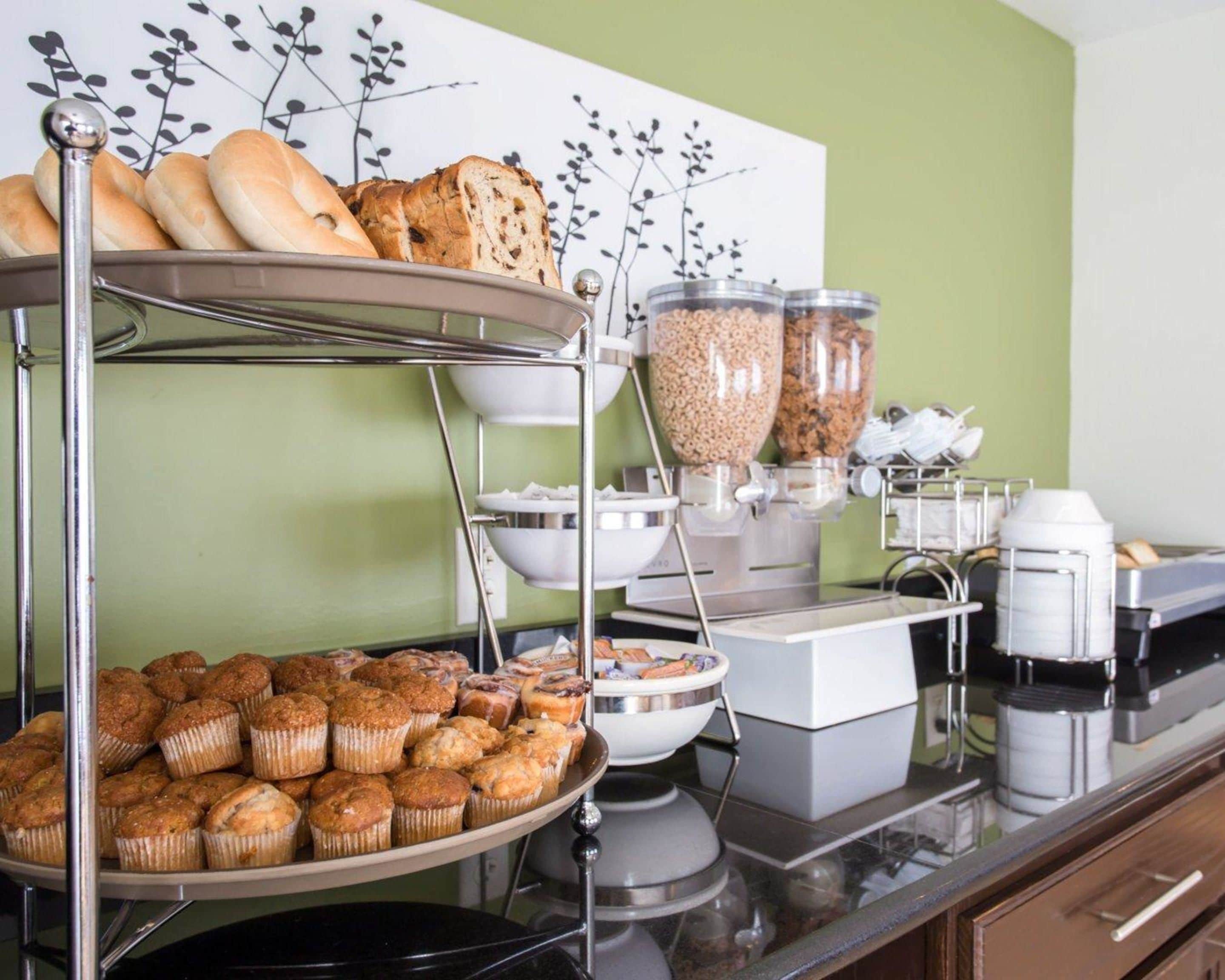 Free continental breakfast 