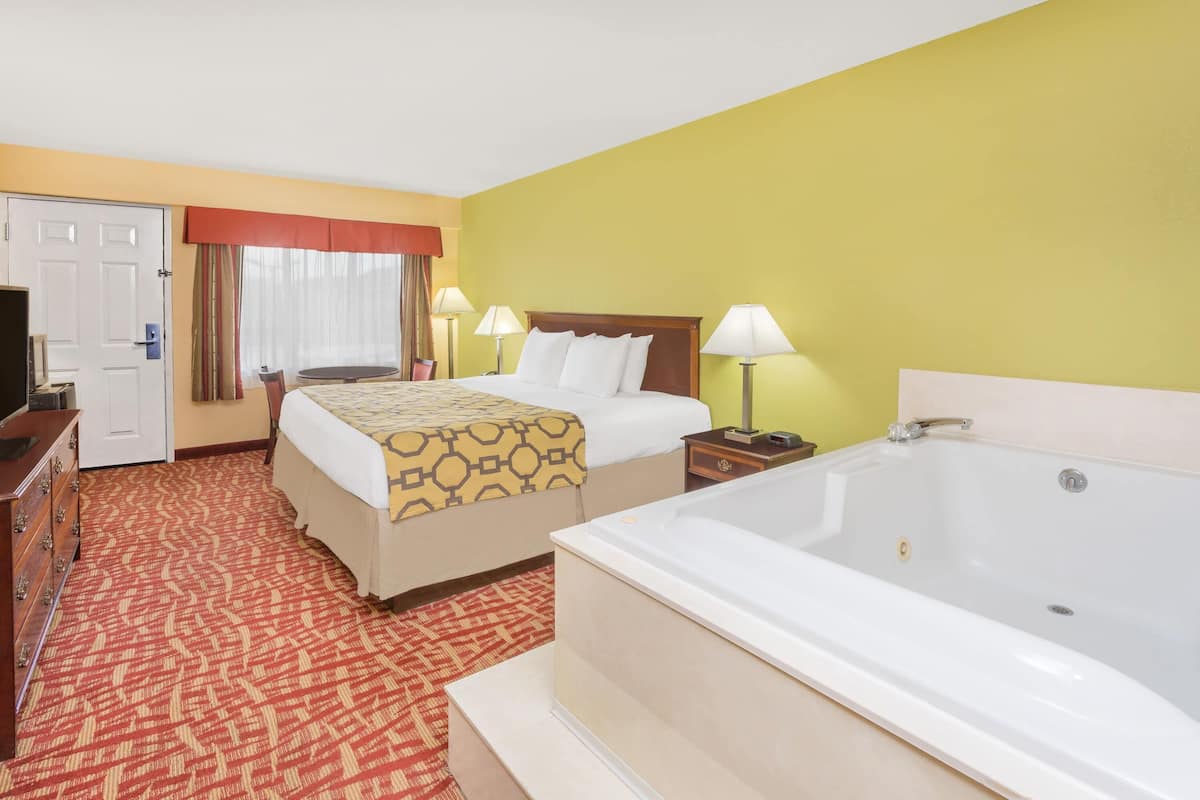 Suite, 1 King Bed, Non Smoking