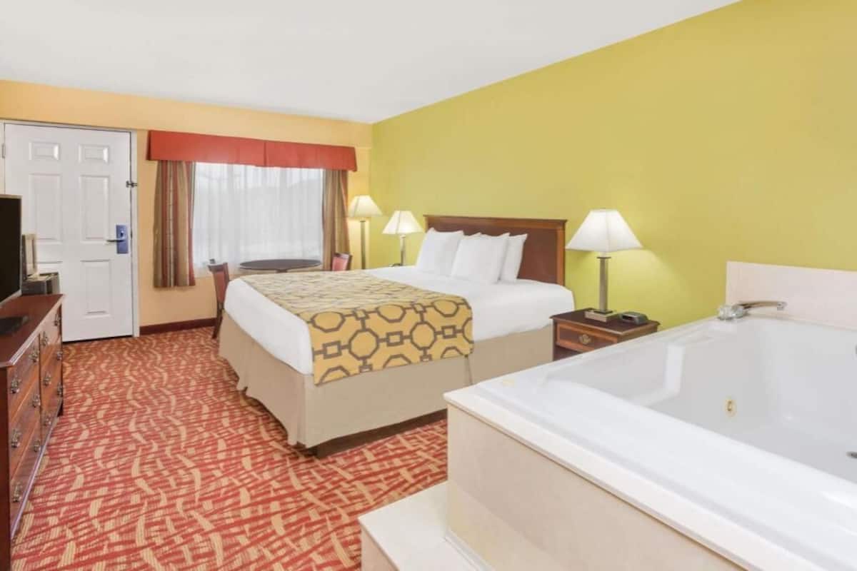 Iron/ironing board, cribs/infant beds, free WiFi, bed sheets