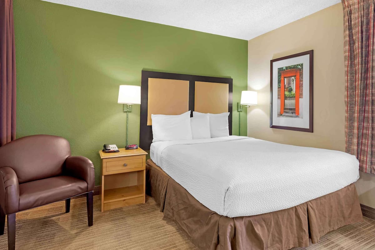 Studio | Desk, iron/ironing board, free WiFi, bed sheets