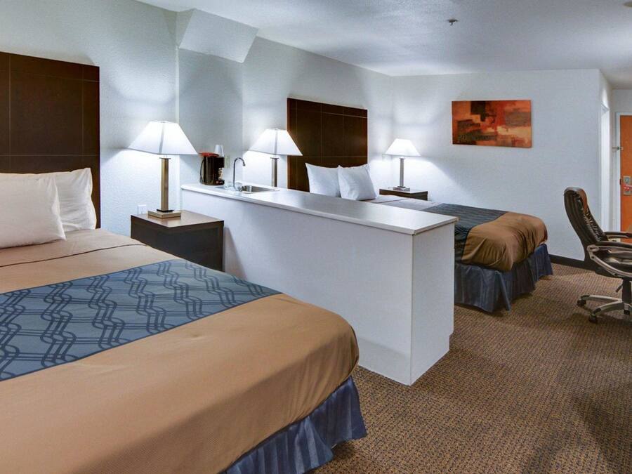 Bureau, espace de travail pour ordinateur portable