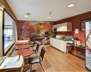 Free continental breakfast 