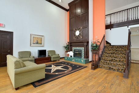 Sala de estar en el lobby. Motel 6 North Richland Hills, TX – Rufe Snow