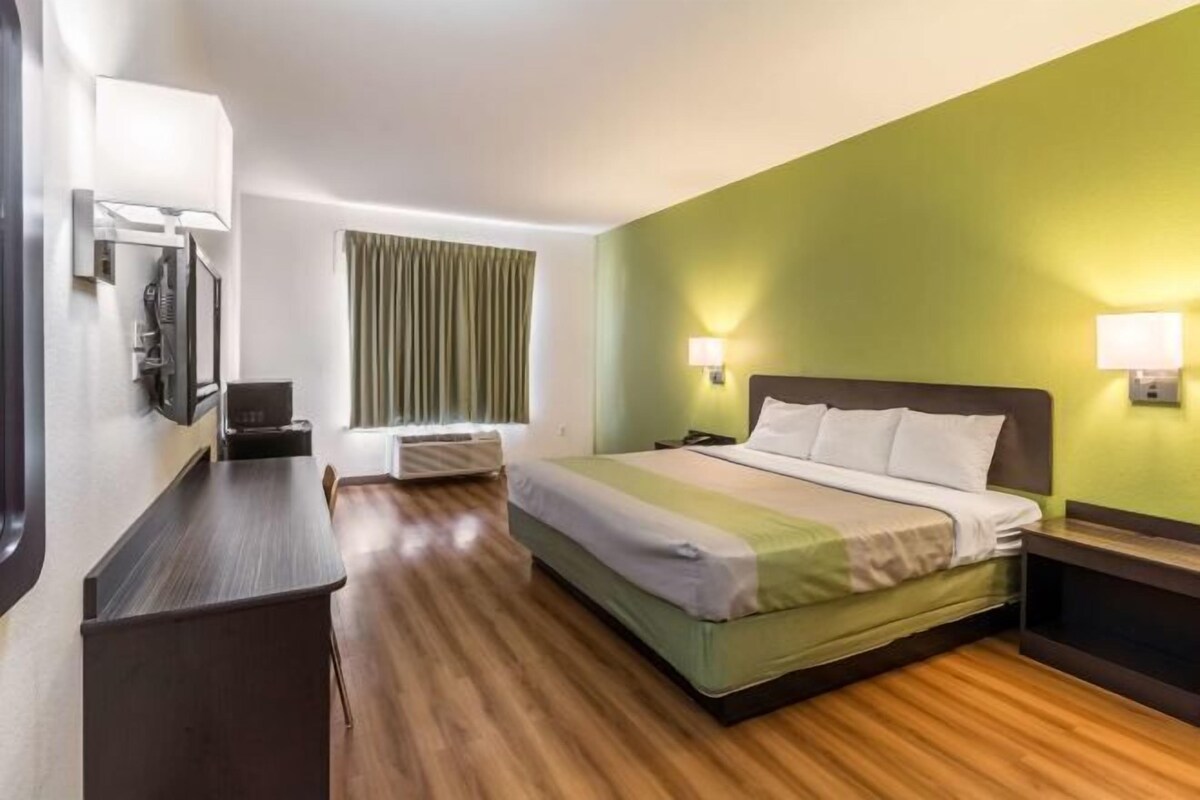 Escrivaninha, Wi-Fi de cortesia, roupa de cama