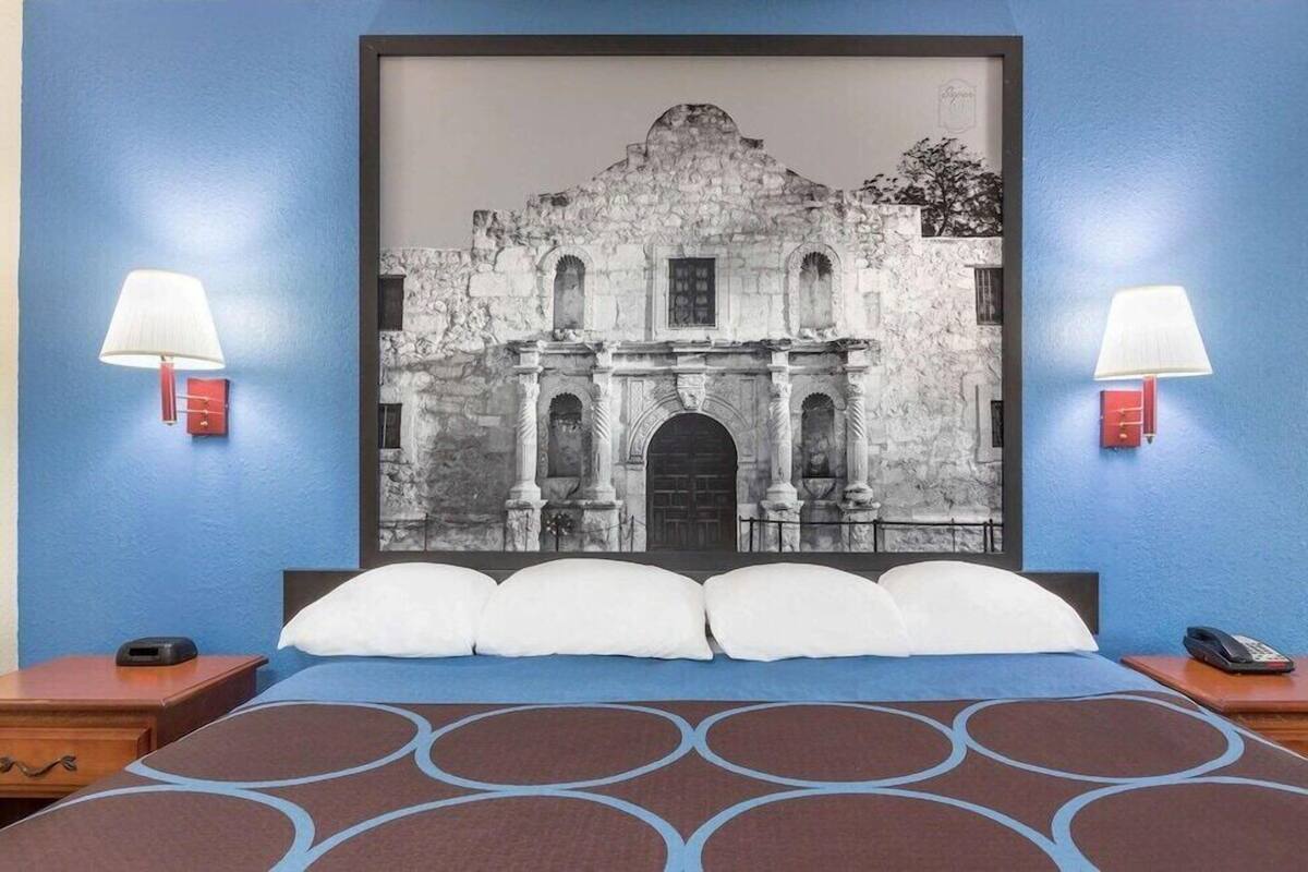 Cofres nos quartos, ferros/tábuas de passar roupa, berços grátis