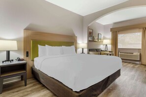 Individually furnished, desk, laptop workspace, blackout drapes - Comfort Suites Shenandoah-The Woodlands (Shenandoah)