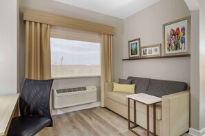 Suite, 1 King Bed, Non Smoking