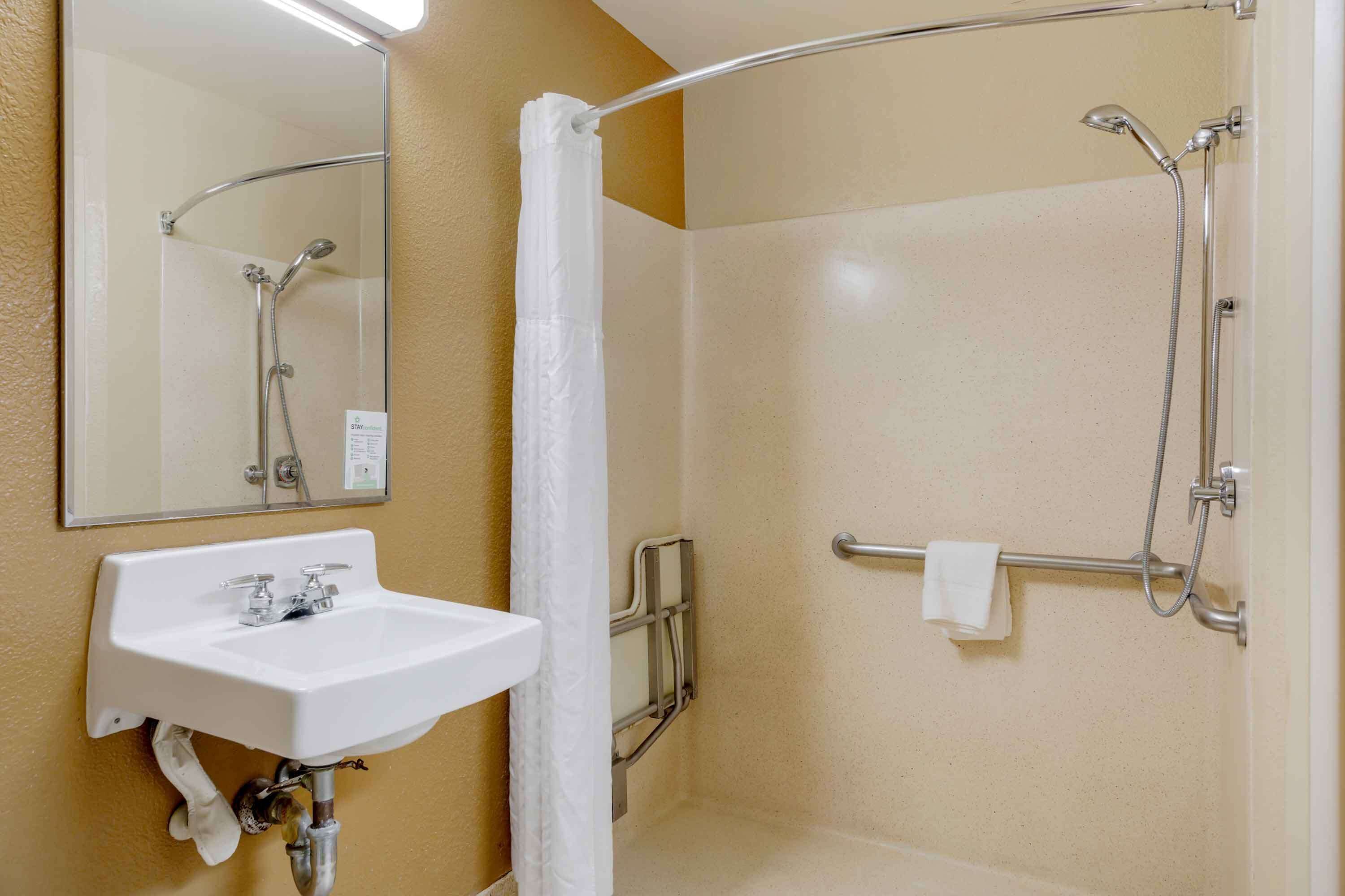combined shower/bathtub, free toiletries, hair dryer, towels