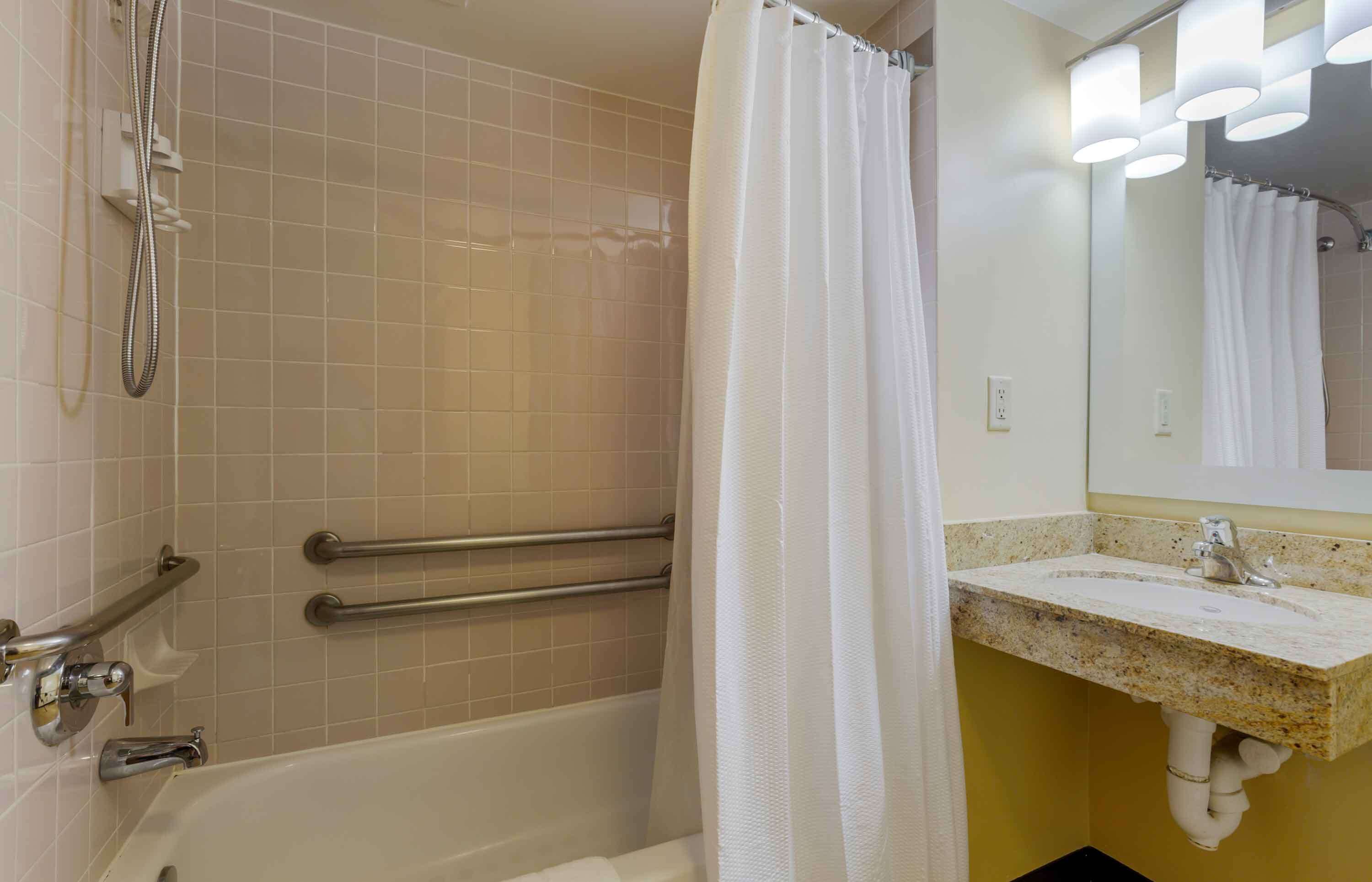 combined shower/bathtub, free toiletries, hair dryer, towels