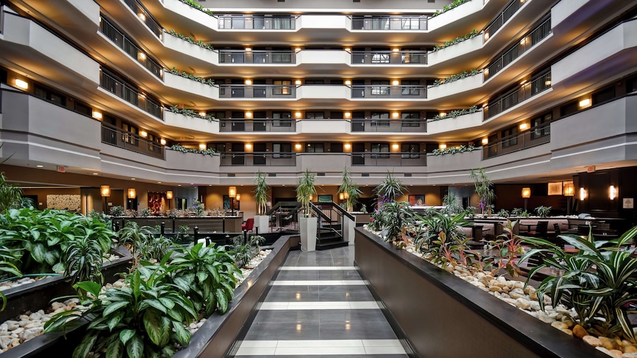 Embassy Suites by Hilton Dulles Airport