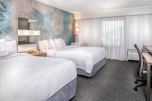 Premium bedding, pillow-top beds, desk, blackout curtains - Courtyard by Marriott Lynchburg (Lynchburg)