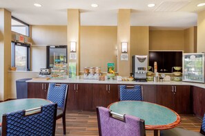 Free daily buffet breakfast - Quality Inn & Suites Olde Town (Portsmouth)