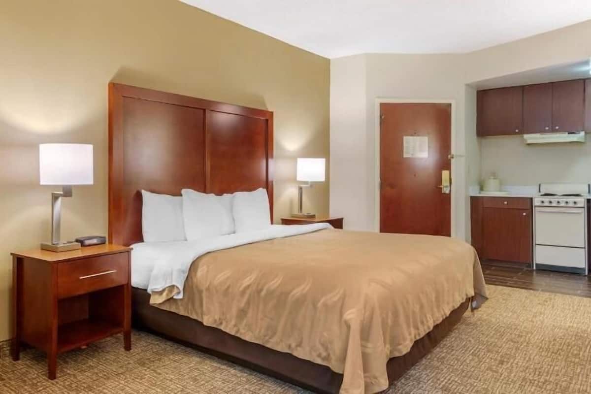 Zimmersafe, Schreibtisch, Bügeleisen/Bügelbrett, kostenloses WLAN