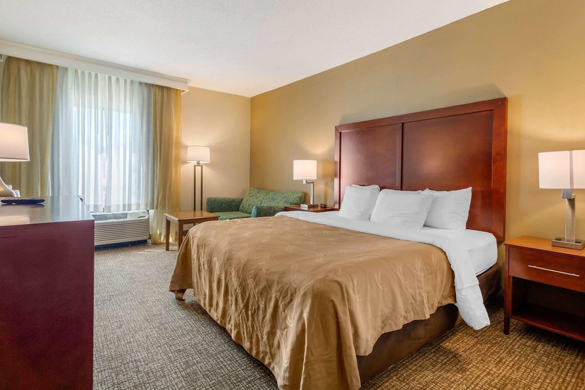 Zimmersafe, Schreibtisch, Bügeleisen/Bügelbrett, kostenloses WLAN