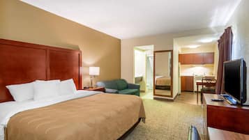 Efficiency Non-Smoking King Suite-King Size Bed | In-room safe, desk, iron/ironing board, free WiFi