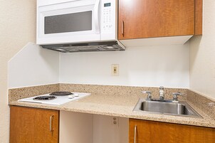 冰箱、微波炉、炉灶