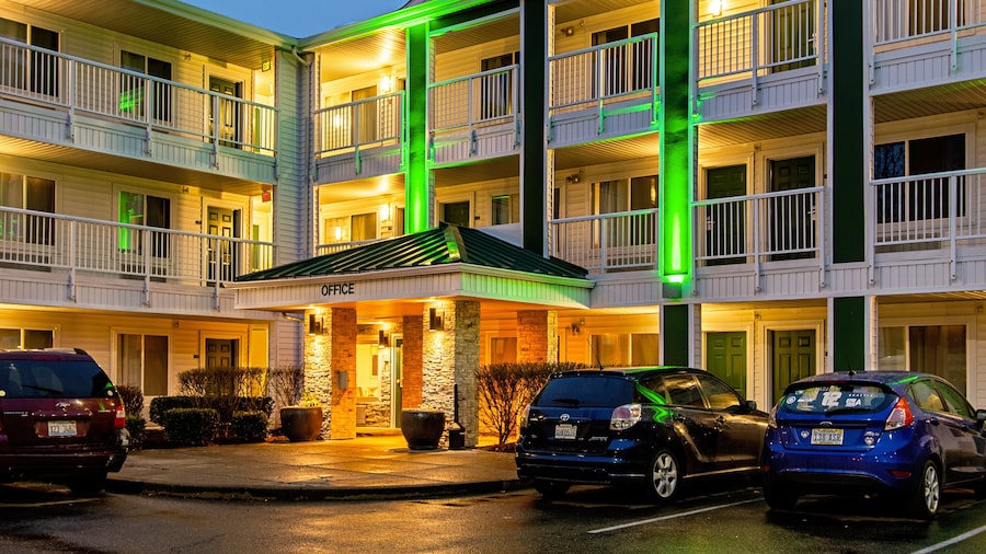 HomeTowne Studios Tacoma - Puyallup