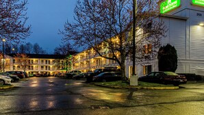 Exterior - HomeTowne Studios by Red Roof Tacoma - Puyallup (Puyallup)