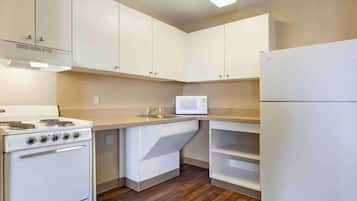 Deluxe Studio, 1 Queen Bed with Sofa bed, Accessible, Non Smoking
