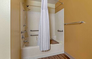 Deluxe Studio, 1 Queen Bed with Sofa bed, Accessible, Non Smoking | Bathroom | Combined shower/tub, free toiletries, towels
