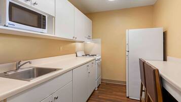 1 bedroom, desk, free WiFi, bed sheets