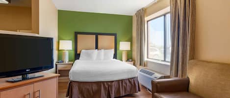Deluxe Suite, 1 Queen Bed with Sofa bed, Non Smoking | 1 bedroom, desk, WiFi (free), bed sheets