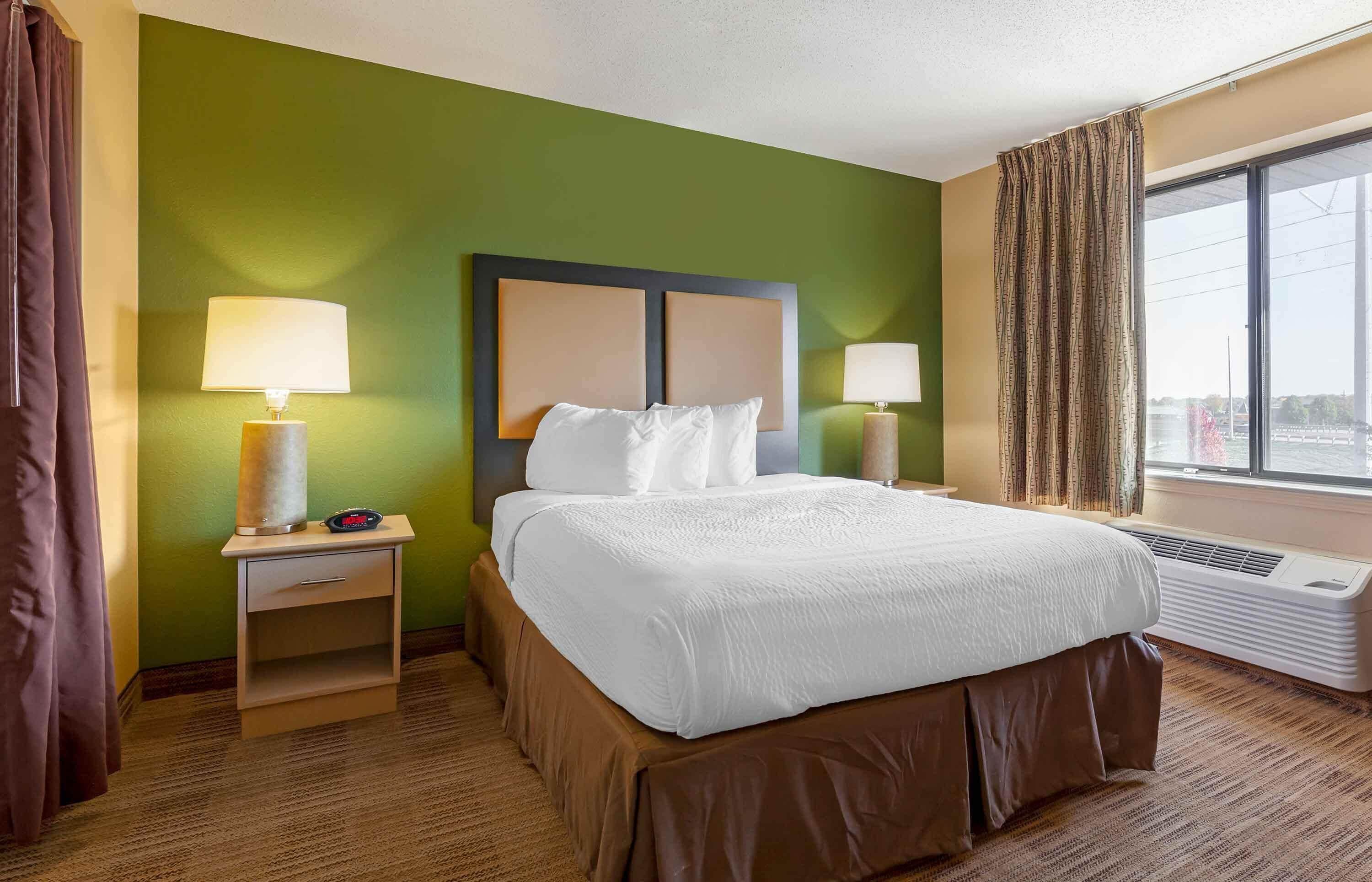 Deluxe Studio, 1 Queen Bed with Sofa bed, Accessible, Non Smoking | 1 bedroom, desk, free WiFi, bed sheets