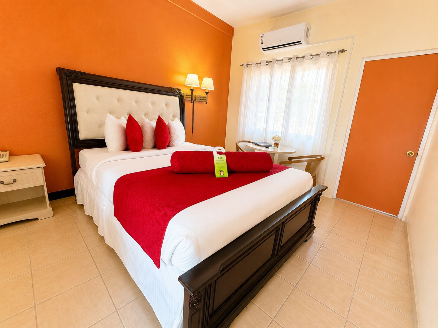Executive Suite | Premium bedding, memory foam beds, in-room safe, blackout drapes