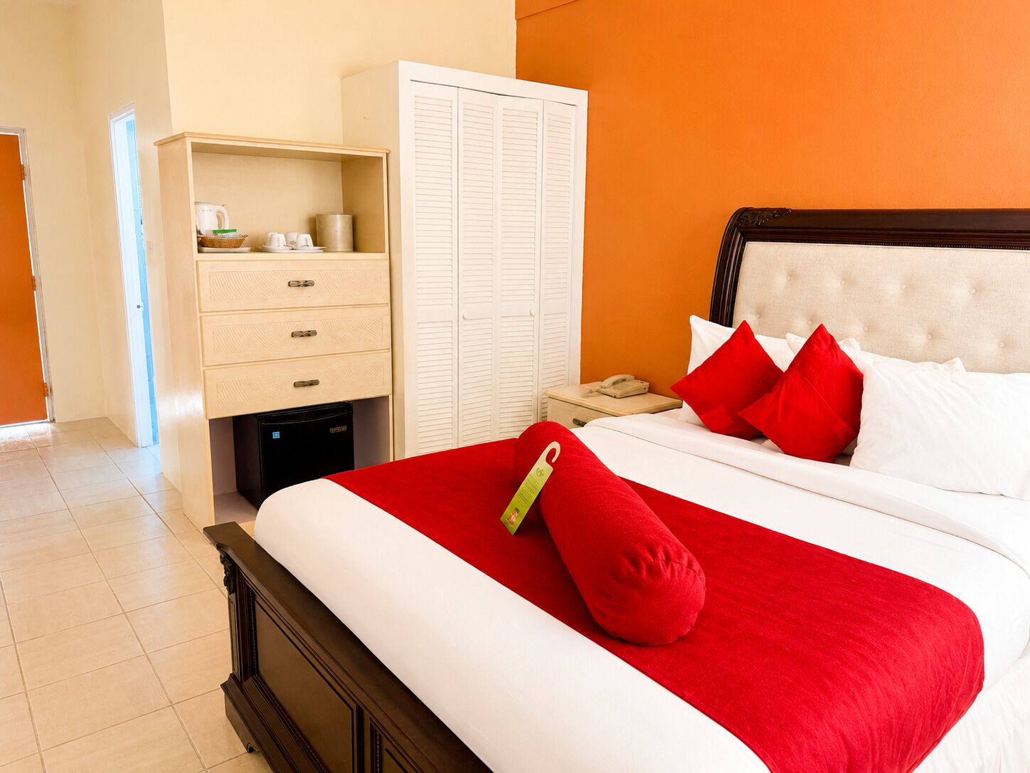 Executive Suite | Premium bedding, memory foam beds, in-room safe, blackout drapes