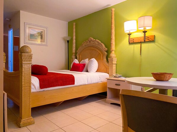 Premium bedding, memory foam beds, in-room safe, blackout drapes - Point Salines Hotel (St. George's)