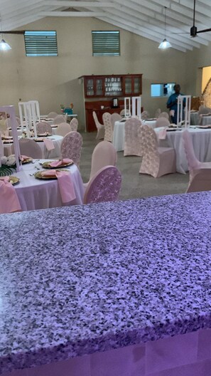Se sirven desayunos, comidas y cenas 